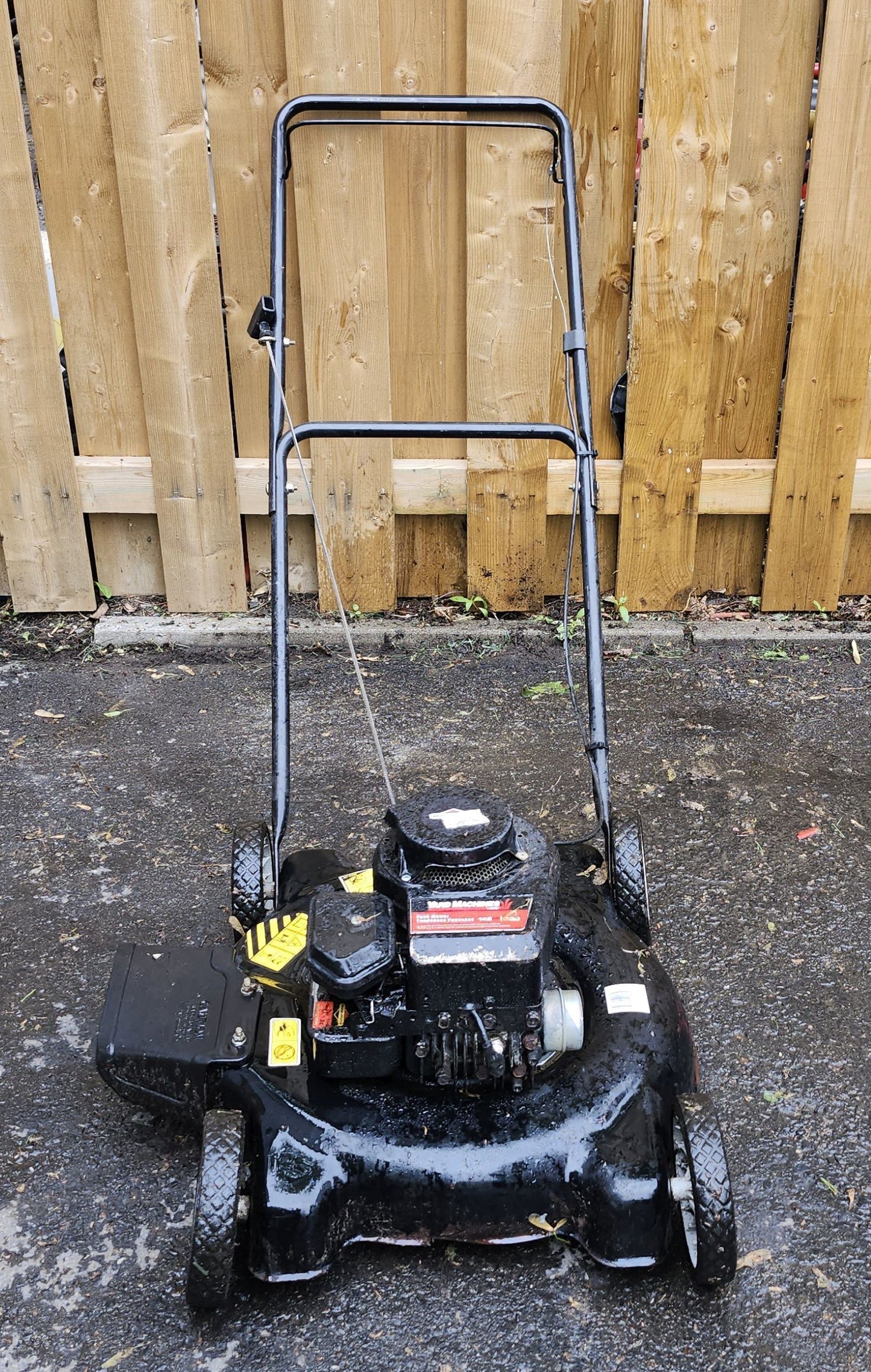 Tondeuse à essence YardMachines
