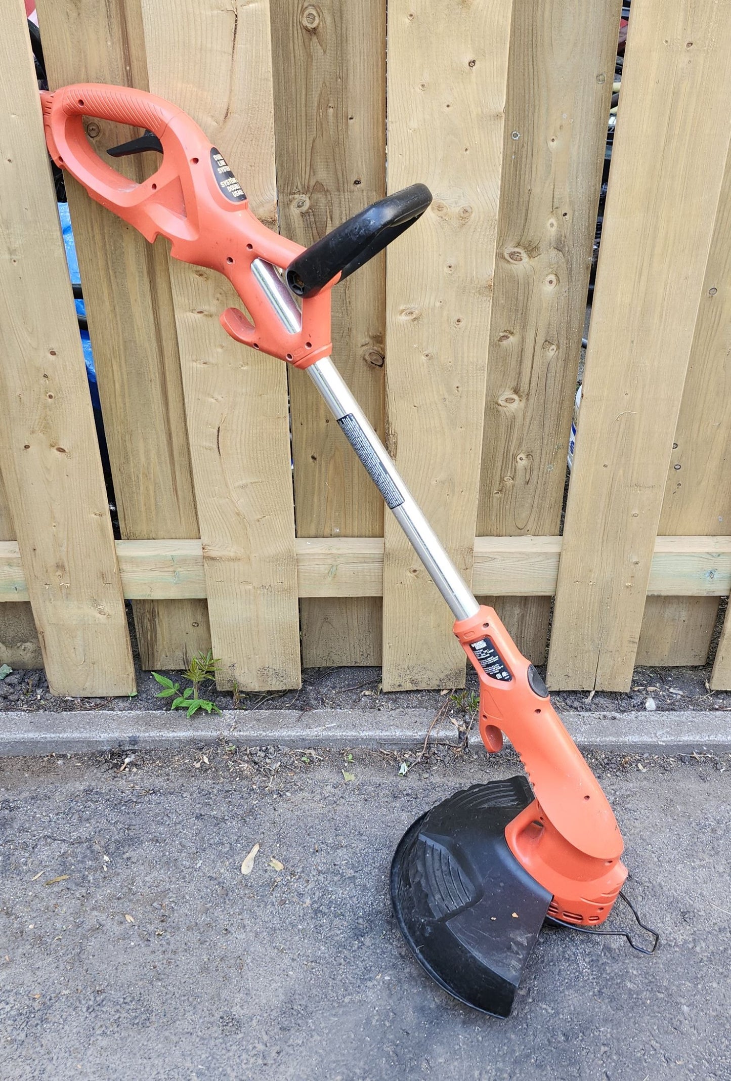 Weed eater / Coupe herbre électrique Black N'Decker