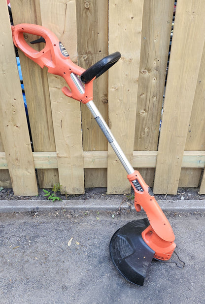 Weed eater / Coupe herbre électrique Black N'Decker