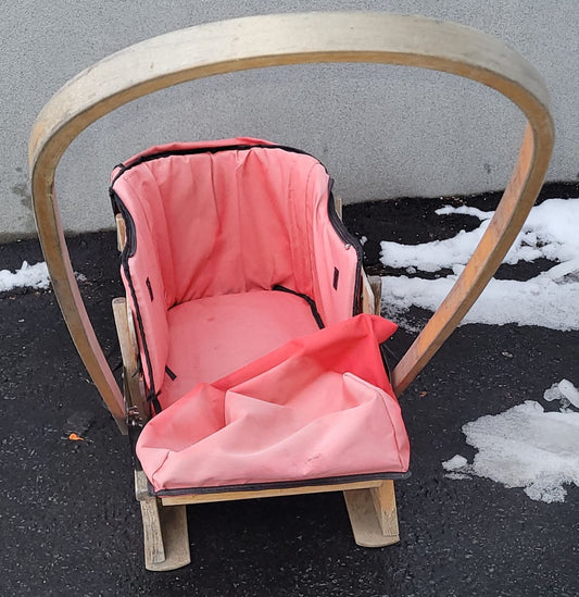 Traîneau vintage avec coussin